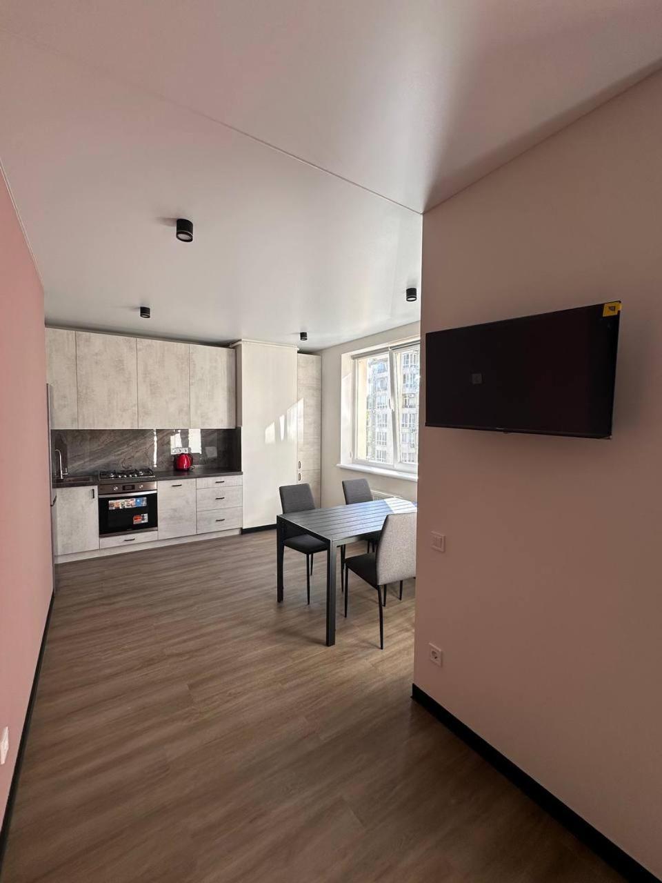 апарт на під голоском 15б Apartment *